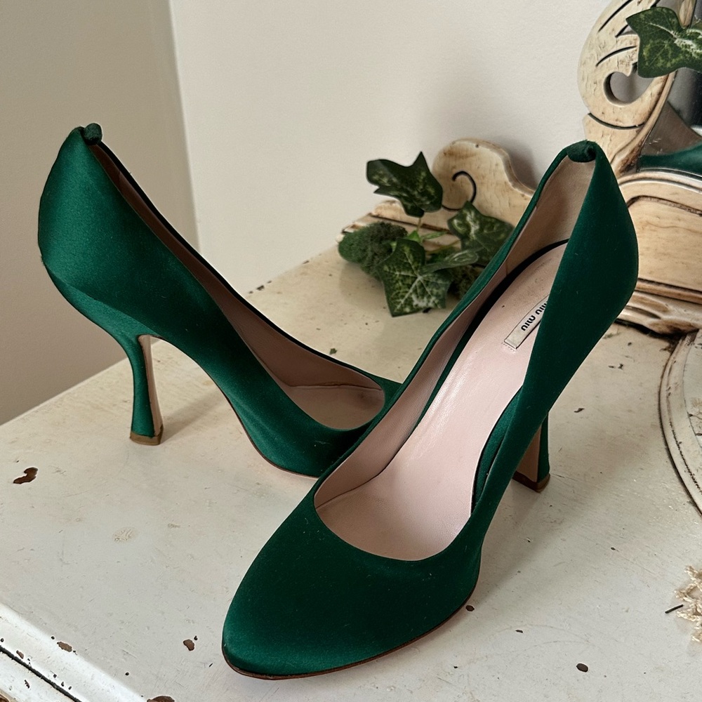 Vintage Miu Miu heels in great condition size 8.5
